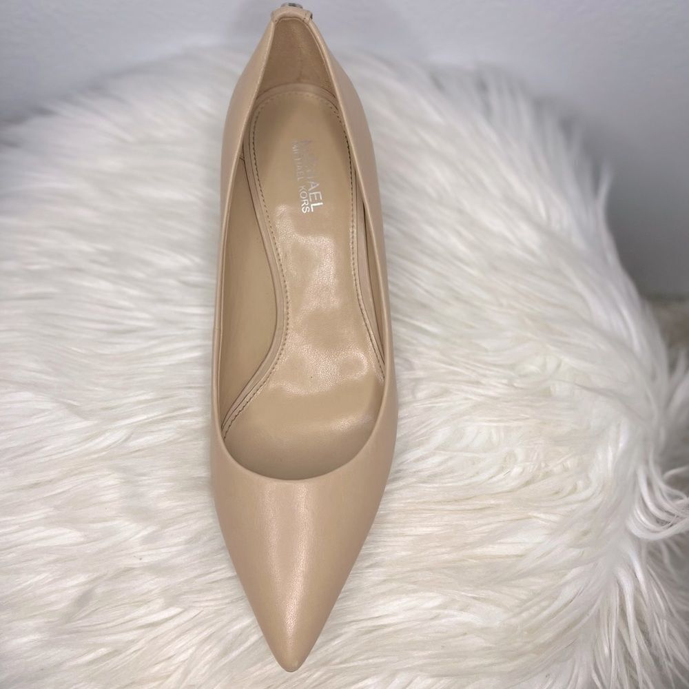 Micheal Kors Dorothy Flex Pump Tan Classic Heel - Color Light Brush - Size: 5.5M - Picture 4 of 16
